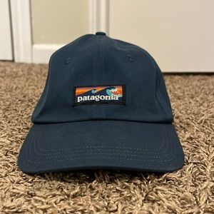Patagonia P-6 board short logo trad cap navy